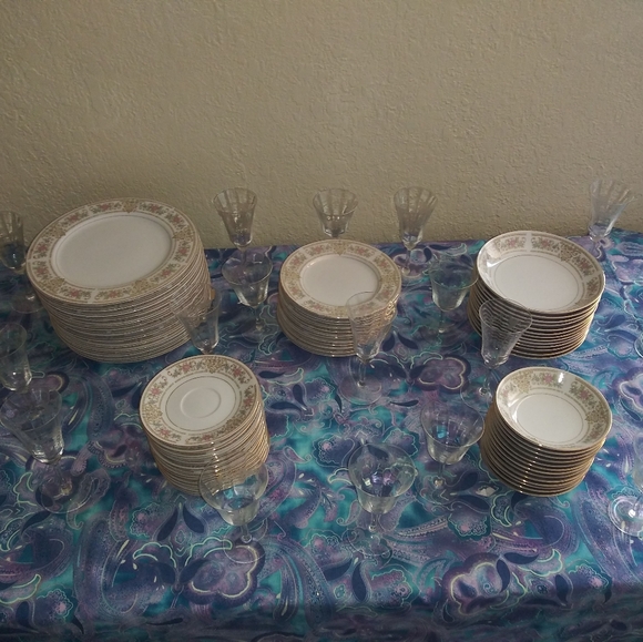 Dinnerware - Picture 6 of 8